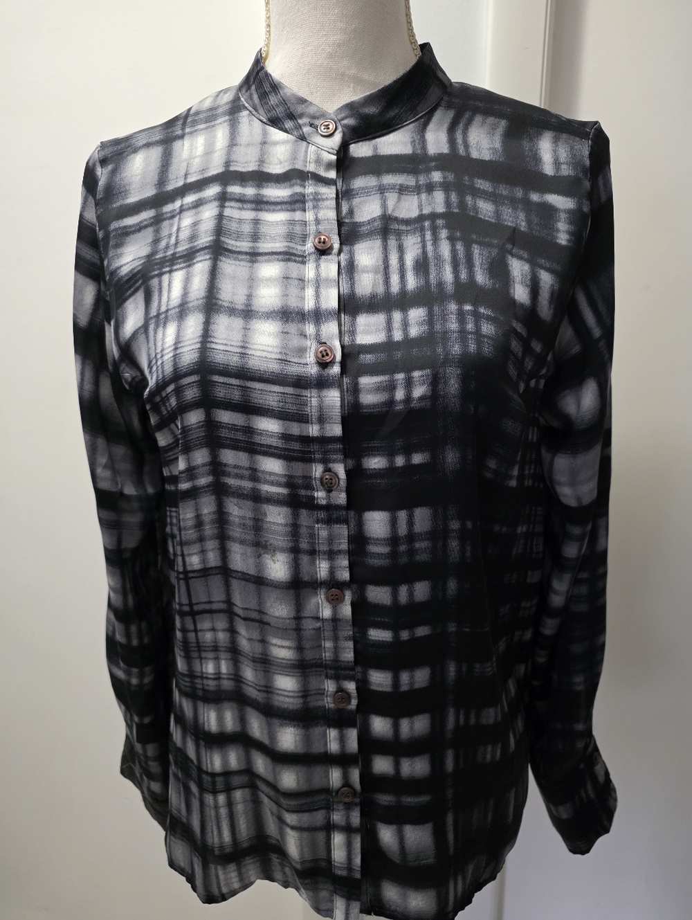 Ro & De Top Womens Small White, Gray & Black Abstract Open Back Blouse
